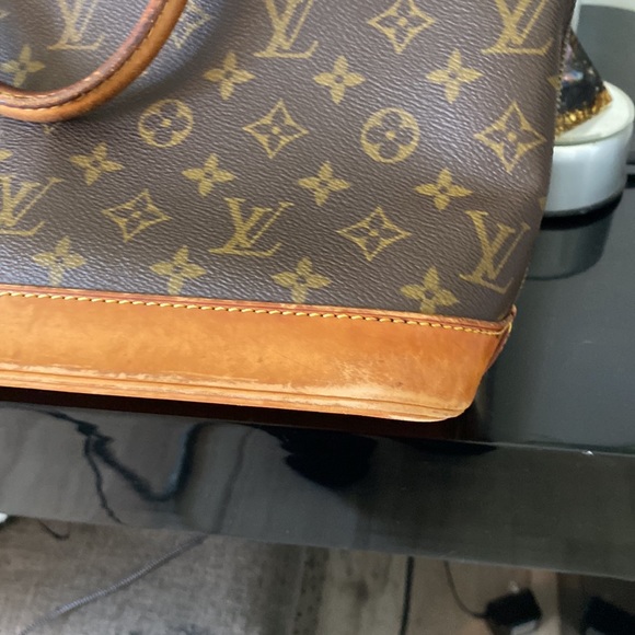 Louis Vuitton Alma - Picture 6 of 12